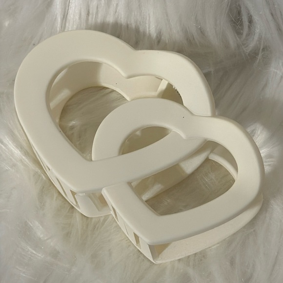 White Hair Claw - Picture 1 of 3